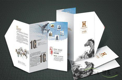 　     生產(chǎn)工藝實施的諸多細(xì)節(jié)都是在印前制版，拼版過程中完成的，如不同活件規(guī)矩的統(tǒng)一、銑口訂口預(yù)留、工藝標(biāo)識的規(guī)范、跨頁．出血圖文的處理。騎馬訂產(chǎn)品內(nèi)帖頁碼爬移．全書頁碼、書眉。版心的統(tǒng)一等。制版、拼版作為實施生產(chǎn)工藝的關(guān)鍵工序，其考慮是否周全、施工是否詳盡都會影響裝訂加工質(zhì)量。